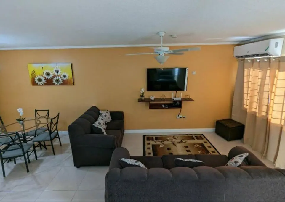 Casa de Férias Comfy Seascape Retreat Near Kingston Airport Vila Jamaica